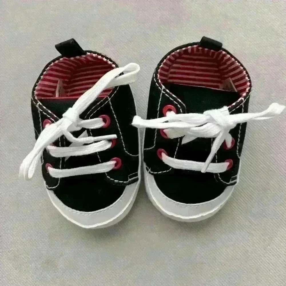 NWOT 6-12 month baby shoes (never worn!)